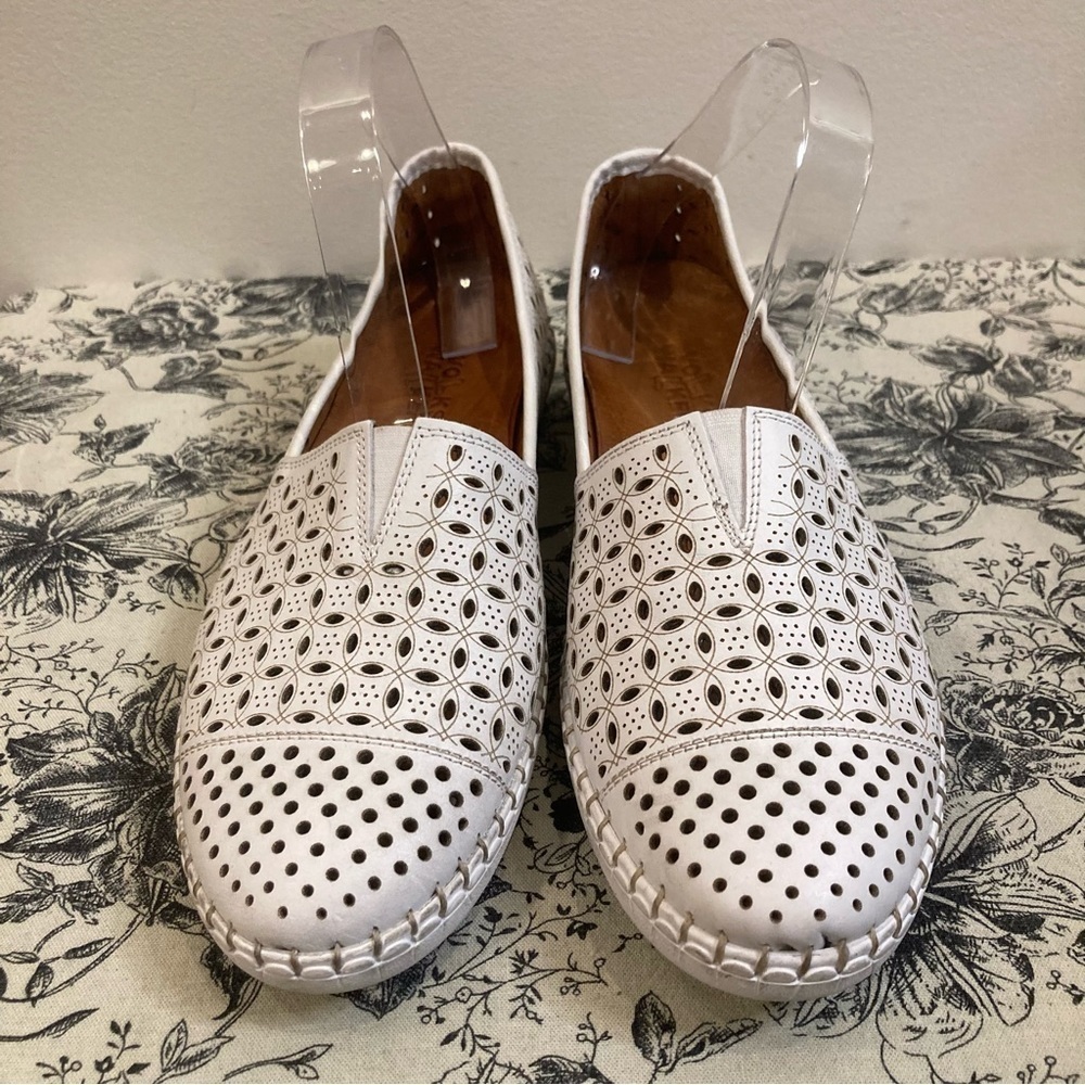 VOLKS WALKERS Sz 42 Sinop Leather Perforated Slip On Flats Loafers Shoes - Picture 2 of 11